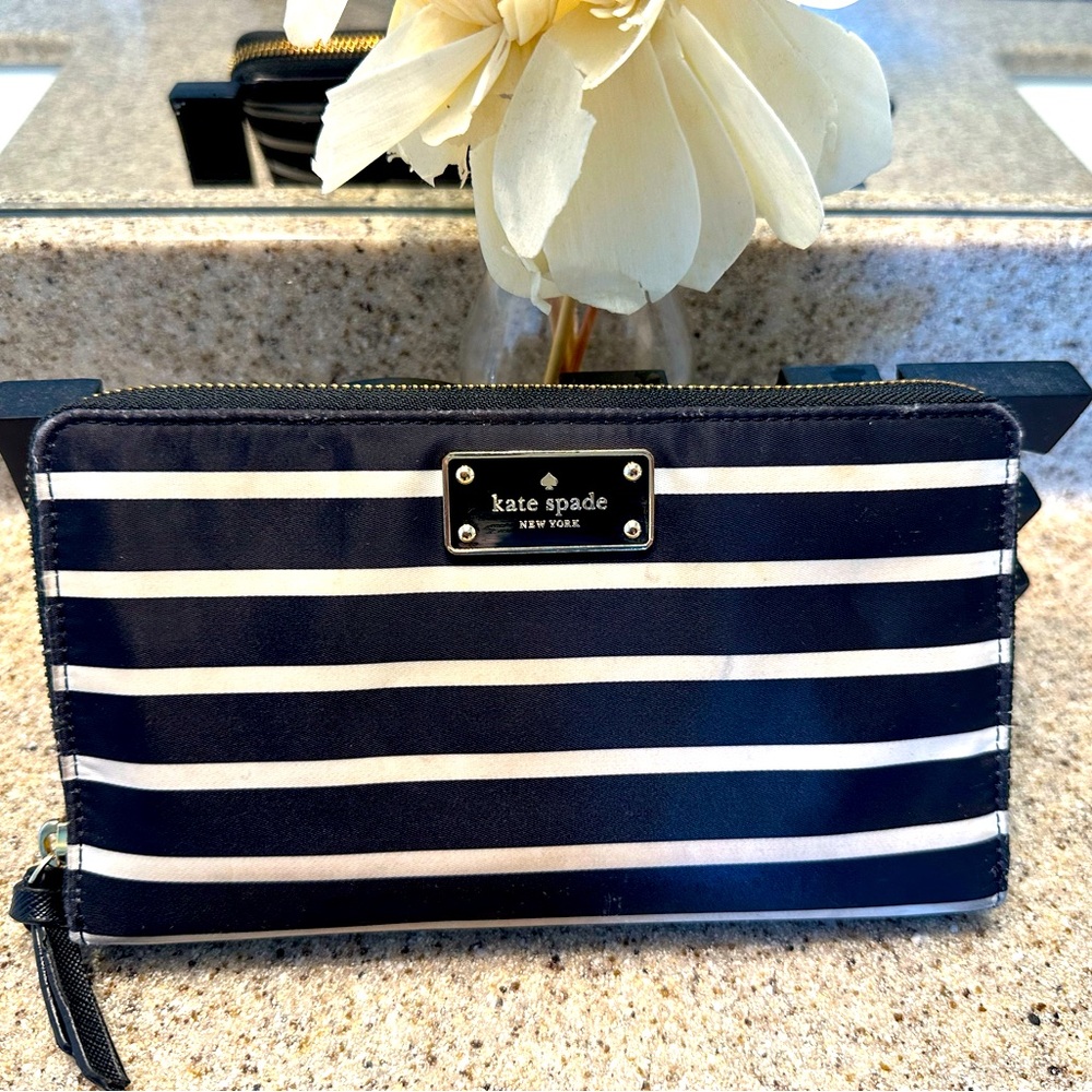 Kate Spade Wallet: Excellent Condition